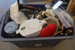 lot 234 image: KITCHEN STUFF