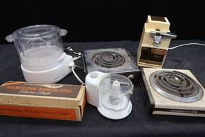 lot 242 image: ELECTRIC KNIFE, 2 MOBILE PLUG IN STOVE TOPS, AUTOMATIC CAN OPENER AND ICE CRUSHER