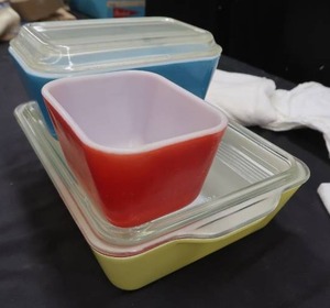 lot 245 image: VINTAGE  PYREX RED BLUE YELLOW FRIDGE SET