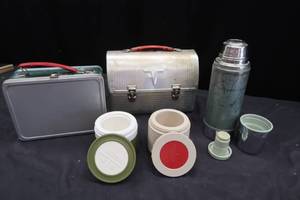 lot 248 image: ALADDIN STANLEY THERMUS, VICTOR LUNCHBOX, AMERICAN THERMUS LUNCH BOX