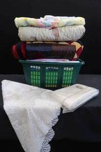lot 265 image: LAUNDRY BASKET FULL OF QUILTS  BLANKETS  TABLE CLOTH