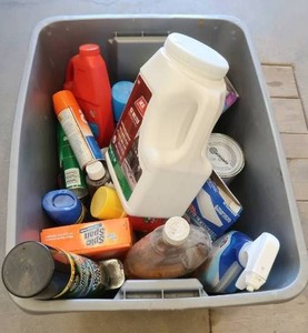 lot 266 image: TOTE FULL OF HOUSEHOLD CLEANING  GENERAL PRODUCTS