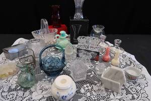 lot 267 image: MISC CRYSTAL AND GLASS