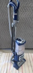 lot 287 image: SHARK NAVIGATOR LIFT AWAY DELUX VACCUME CLEANER  RUG