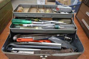 lot 291 image: VERY VINTAGE TACKLE BOX OF TOOLS
