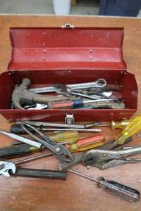 lot 293 image: VINTAGE SMALL RED METAL TOOL BOX
