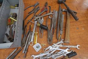 lot 297 image: HEAVY DUTY STEEL DRAWER STUFFED WITH TOOLS