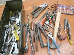 lot 294 image: HEAVY DUTY STEEL DRAWER STUFFED WITH TOOLS