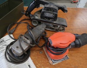lot 299 image: HEAVY DUTY STEEL DRAWER STUFFED WITH TOOLS  BONUS BLADES