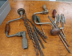 lot 301 image: HEAVY DUTY STEEL DRAWER STUFFED WITH TOOLS