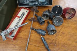 lot 302 image: HEAVY DUTY STEEL DRAWER STUFFED WITH TOOLS