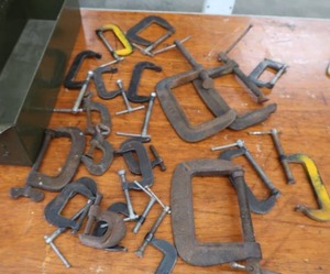 lot 303 image: HEAVY DUTY STEEL DRAWER STUFFED WITH C CLAMPS
