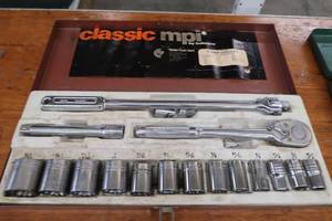 lot 306 image: 17 PC SOCKET SET