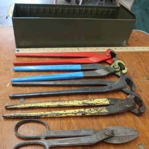 lot 308 image: HEAVY DUTY STEEL DRAWER STUFFED WITH TOOLS