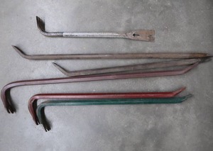 lot 313 image: CROW  PRY BARS