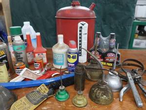 lot 321 image: VINTAGE EAGLE GAS CAN  VINTAGE OIL CANS & ASSORTED OILS  LUBRICANTS