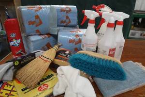 lot 322 image: CLEANING LOT