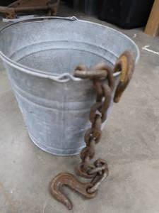 lot 336 image: HEAVY DUTY CHAIN IN GALVANIZED BUCKET