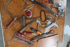 lot 351 image: ASSORTMENT OF VINTAGE TOOLS