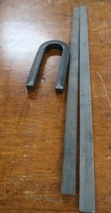 lot 354 image: METAL STICKS AND MAGNET