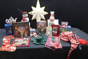 lot 363 image: VINTAGE CHRISTMAS HEAVEN  SOME NEW TREATS