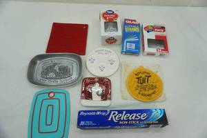 lot 4 image: Household items plasticware, tin-foil, and more