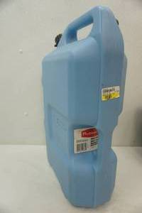 lot 17 image: 6 gallon Rubbermaid water container