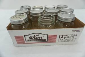 lot 32 image: Pint Canning Jars (11ct)