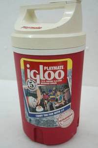 lot 33 image: Vintage Playmate 1 gal beverage cooler