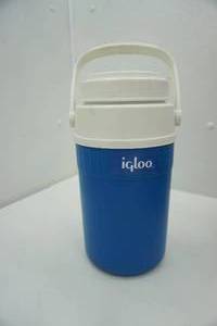 lot 35 image: Vintage igloo 12 gal beverage cooler