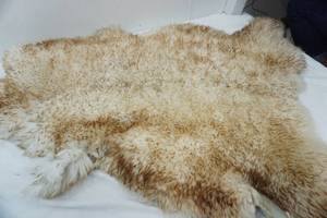 lot 90 image: sheepskin 37x34