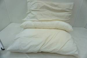 lot 92 image: 3 pillows