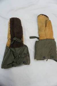 lot 102 image: Vintage Army Choppers gloves