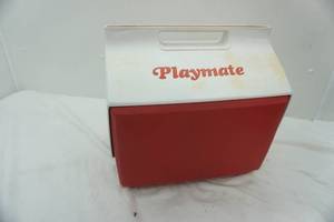 lot 103 image: igloo Playmate Cooler