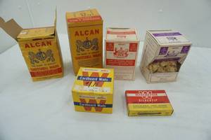 lot 117 image: Vintage Shotshell Wads, cardboard wads, empty shell box