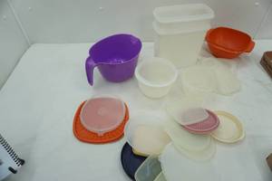 lot 122 image: Tupperware Lot