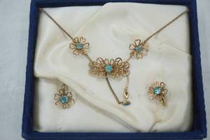 lot 128 image: Necklace & Earring Set