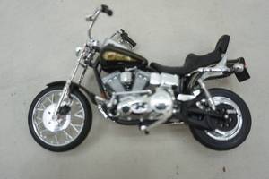 lot 134 image: Harley Davidson Diecast 118 scale