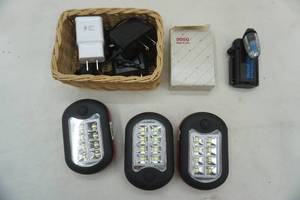lot 146 image: magnetic LED lights, power cords, clip lights