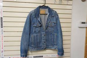 lot 154 image: Levis Jean Jacket