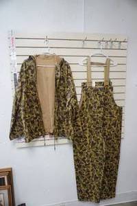 lot 156 image: Mens XL Camo Rain Gear. NEWLIKE NEW