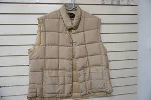 lot 157 image: Mens XL Down Vest