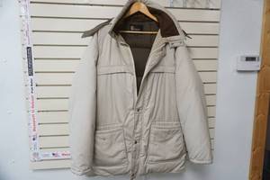 lot 160 image: Mens Field & Stream XL Winter Jacket