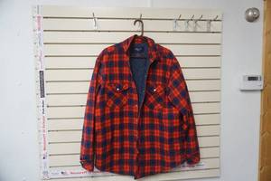 lot 162 image: Williams Bay Mens Size XL lined Flannel