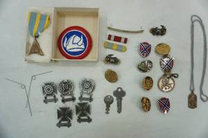 lot 172 image: Army Pins and other Memorabilia