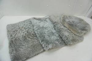 lot 174 image: Grey Bathroom Rug Set (4 pieces)