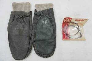 lot 175 image: Vintage US Air Force Chopper Mittens