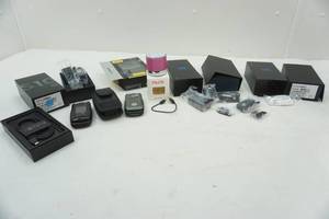 lot 200 image: Cell Phone & accessory Lot