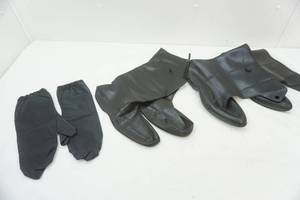 lot 211 image: Rubber Boots & Poly Glove Covers