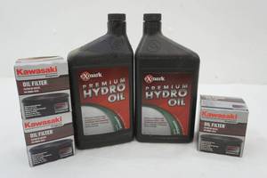 lot 224 image: Hydraulic Fluid & Kawasaki Oil Filters (3ct)